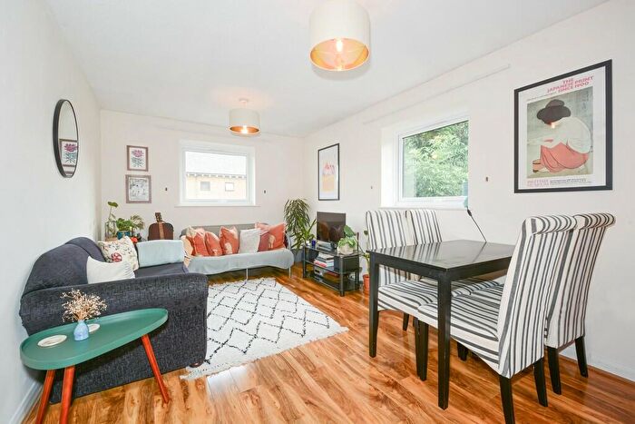 2 Bedroom Apartment To Rent In Farrow Place, SE16