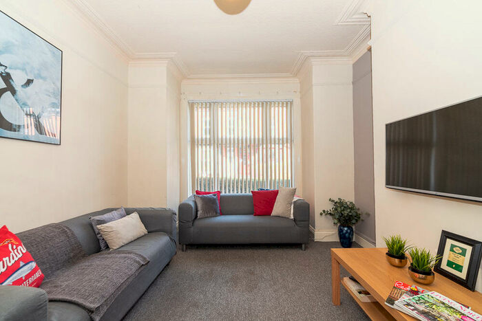 5 Bedroom Terraced House To Rent In Hessle Mount, Hyde Park, Leeds, LS6