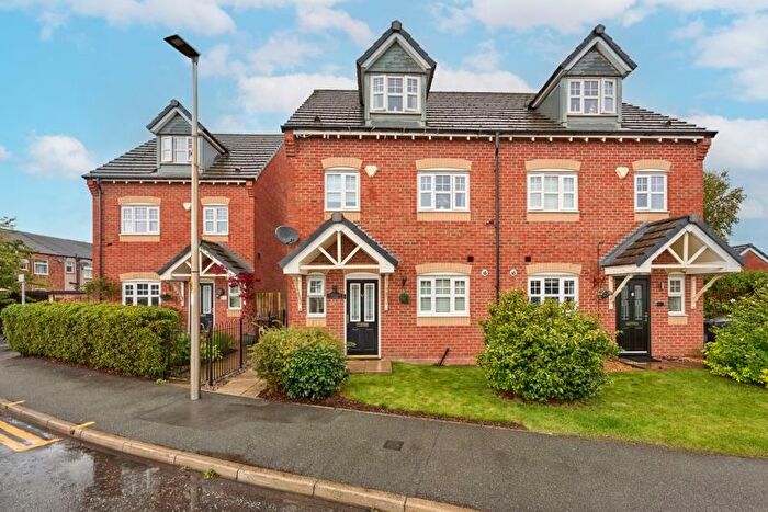 4 Bedroom Semi-Detached House For Sale In Park Lane, Abram, Wigan, WN2