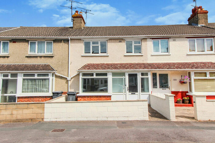 3 Bedroom Terraced House To Rent In Ferndale Road, Ferndale, Swindon, SN2
