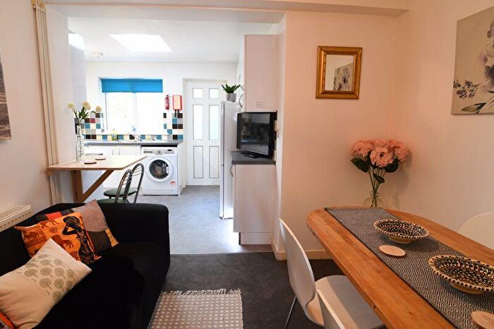 6 Bedroom Terraced House To Rent In Bevendean Crescent, Brighton, BN2