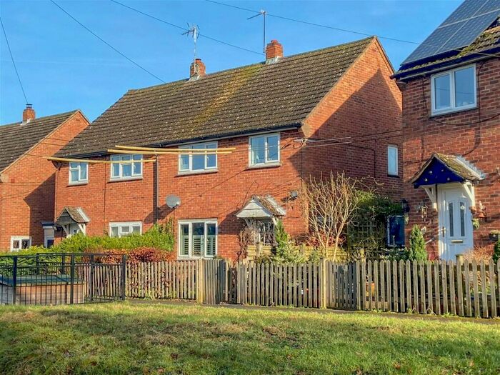 3 Bedroom Semi-Detached House For Sale In Dunsells Close, Ropley, Alresford, SO24