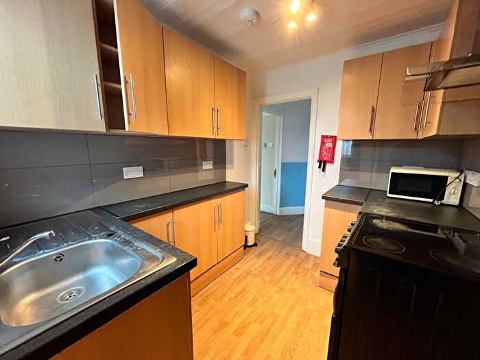 2 Bedroom Flat To Rent In Cendal Crescent, London, E1