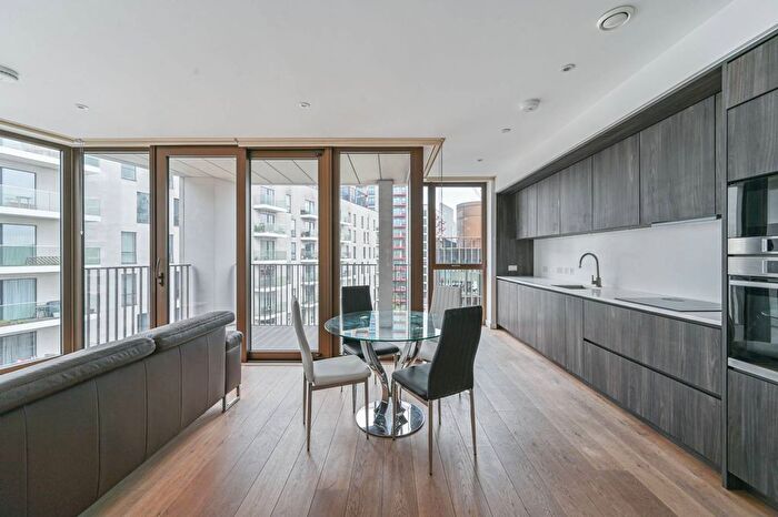 2 Bedroom Flat For Sale In Reminder Lane, North Greenwich, London, SE10