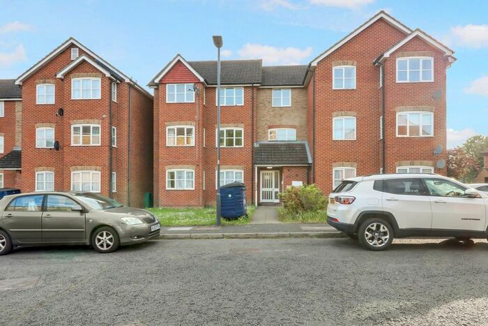 2 Bedroom Flat To Rent In Lime Close, Harrow, HA3