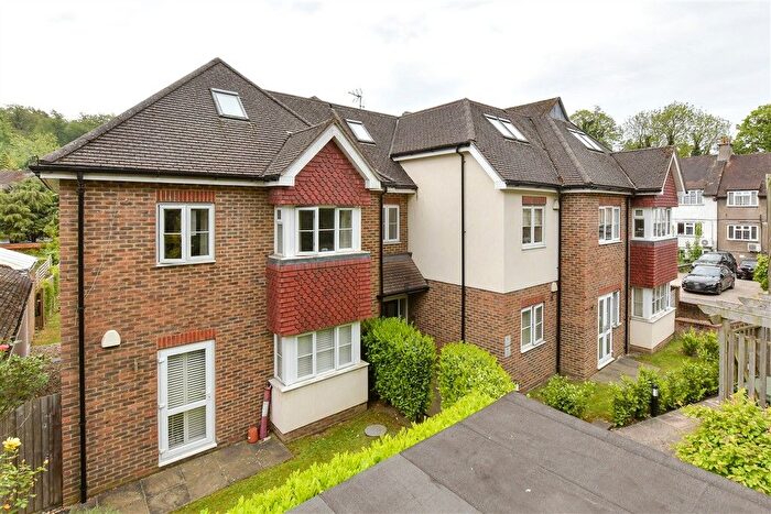 2 Bedroom Flat For Sale In Outwood Lane, Chipstead, Surrey, CR5