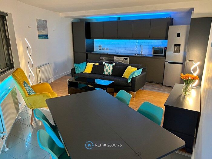 2 Bedroom Flat To Rent In Chronos Building, Whitechapel London, E1