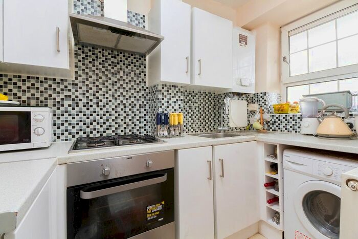 3 Bedroom Flat To Rent In Deloraine House, Tanners Hill, London, Greater London, SE8