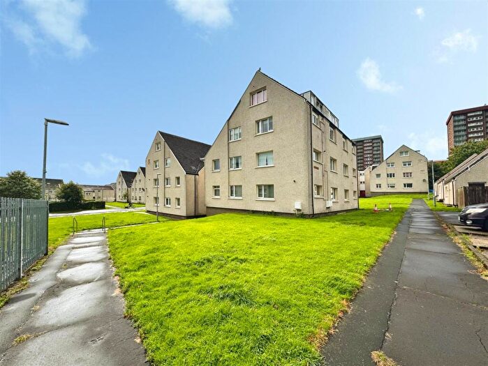 3 Bedroom Flat To Rent In Cornock Street, Clydebank, G81