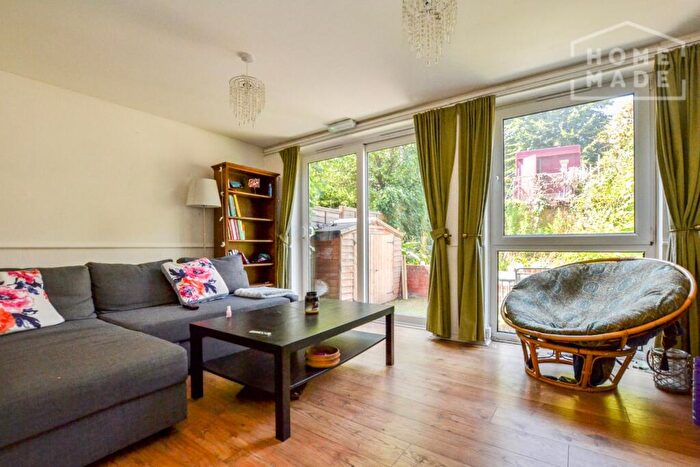 3 Bedroom Flat To Rent In Spring Garden, Islington, N5