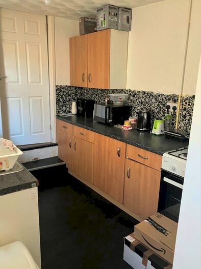 3 Bedroom Terraced House To Rent In Jubilee Street, Grangetown, Cardiff, CF11