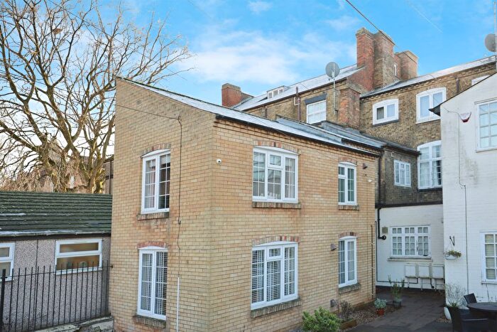 2 Bedroom End Terrace House For Sale In Warwick Street, Rugby, CV21