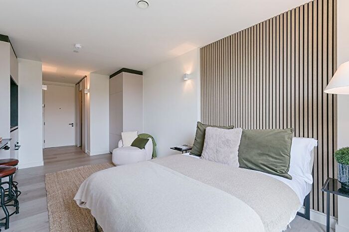 Studio To Rent In Greenhill Way, Harrow, HA1