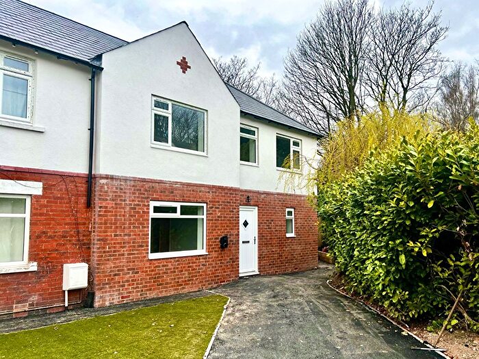 4 Bedroom End Of Terrace House To Rent In Henshaw Oval, Yeadon, Leeds, West Yorkshire, LS19