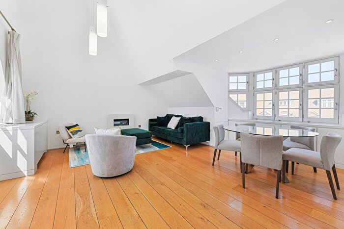 3 Bedroom Flat To Rent In Swallow Street, Piccadilly, W1B