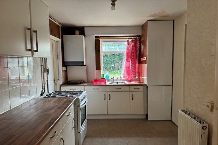 3 Bedroom Semi-Detached House To Rent In Beddow Avenue, Bilston, WV14