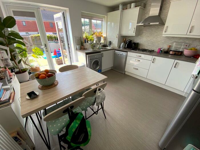 2 Bedroom Town House To Rent In Wolsey Island Way, Leicester, LE4