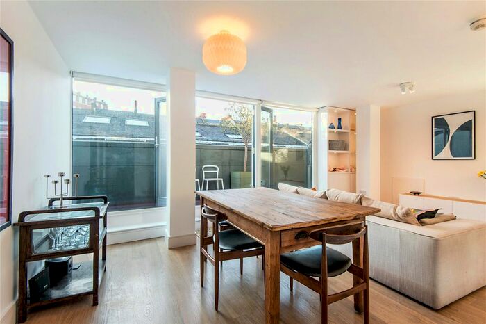 2 Bedroom Flat To Rent In Brownlow Mews, Bloomsbury Mews, WC1N