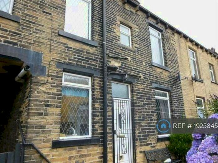 2 Bedroom Terraced House To Rent In New Hey Road, Bradford, BD4