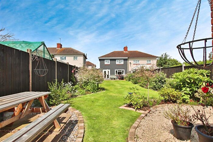 3 Bedroom Semi-Detached House For Sale In Bellfield, Titchfield, Fareham, PO14