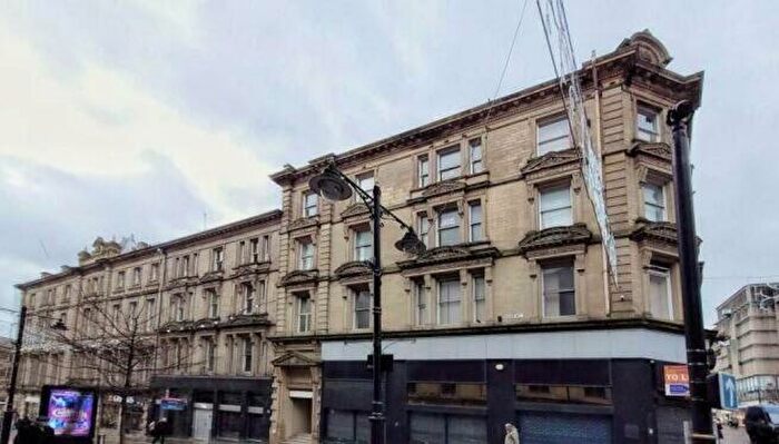 2 Bedroom Flat For Sale In Flat Bank Street, Bradford, BD1