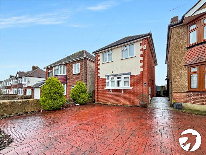 3 Bedroom Detached House To Rent In City Way, Rochester, Kent, ME1