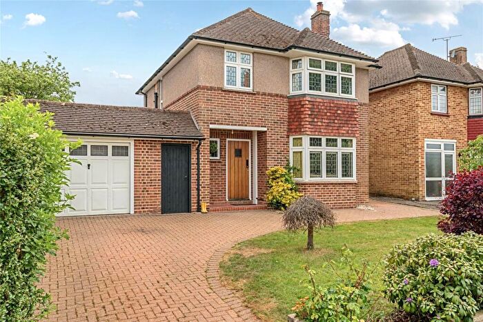 3 Bedroom Detached House For Sale In Oakley Drive, Bromley, BR2