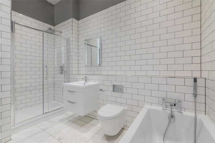 2 Bedroom Flat To Rent In Brayards Road, Nunhead, SE15