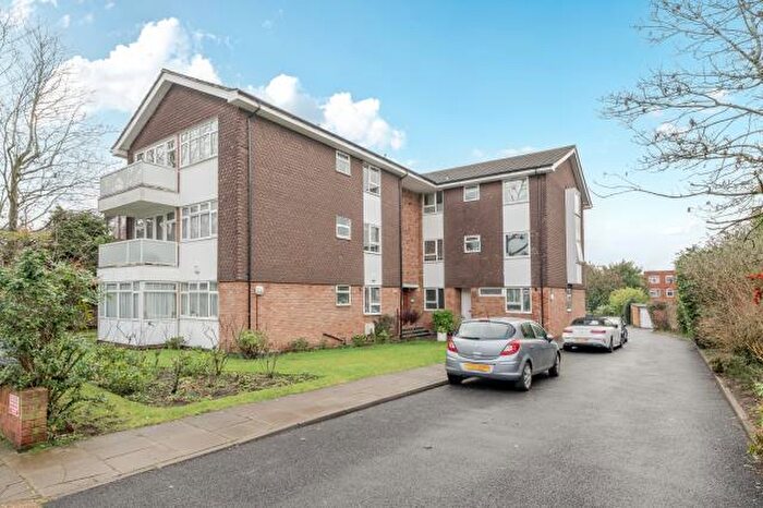 3 Bedroom Apartment For Sale In Salisbury Avenue, London, N3
