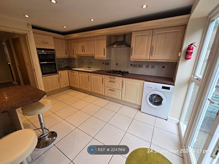 4 Bedroom Terraced House To Rent In Balmoral Court, London, SE17