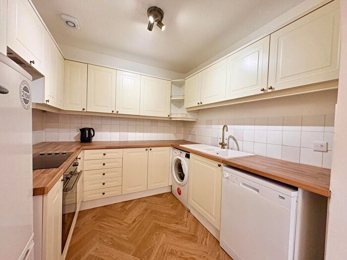 2 Bedroom Flat To Rent In Manor Court, Brockhampton Road, PO9