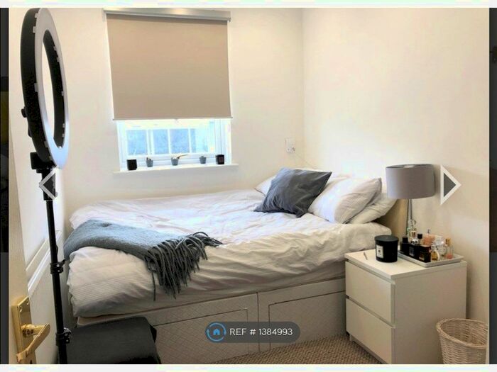 3 Bedroom Flat To Rent In London, London, SW18