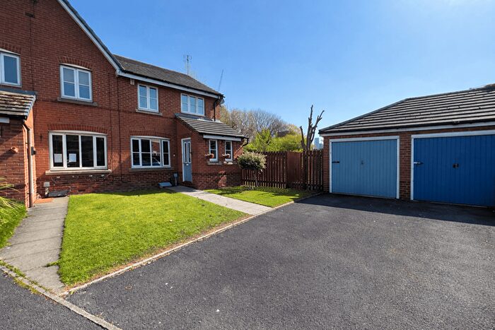 3 Bedroom End Of Terrace House For Sale In Wadlow Close, Salford, M3