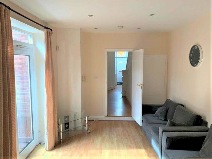 4 Bedroom Property To Rent In Newlands Road, North Jesmond, Newcastle Upon Tyne, NE2