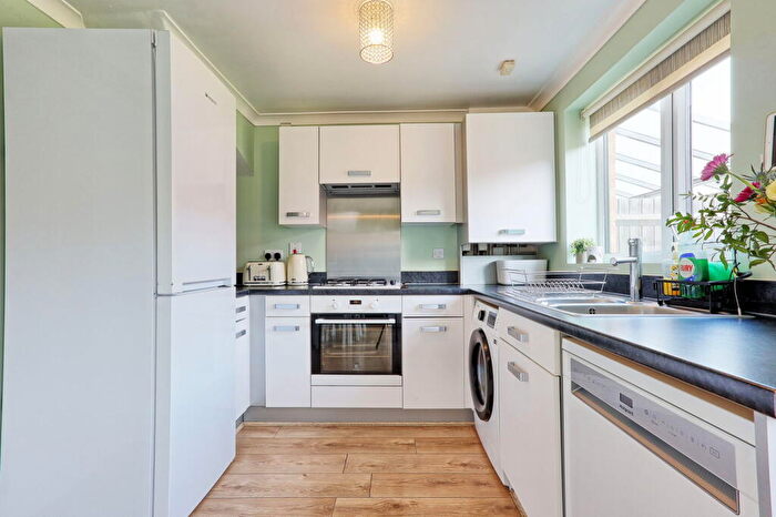 3 Bedroom End Of Terrace House For Sale In Falcon Avenue, South Ockendon, Thurrock, RM15
