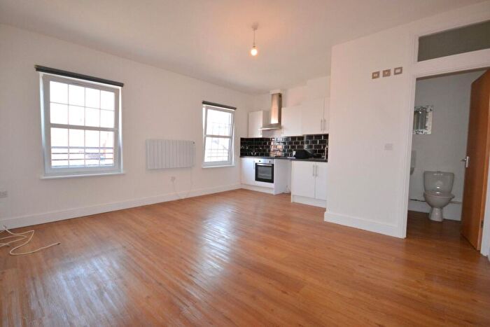 1 Bedroom Flat To Rent In Overstone Road, The Mounts, Northampton, NN1