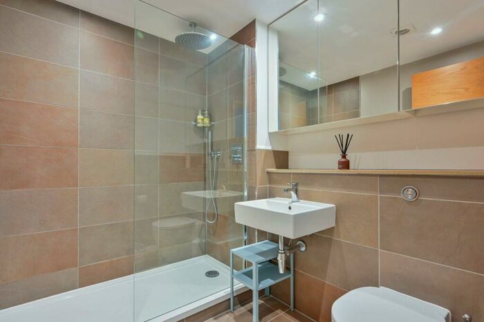 2 Bedroom Flat To Rent In Alexandra Terrace, Guildford, GU1