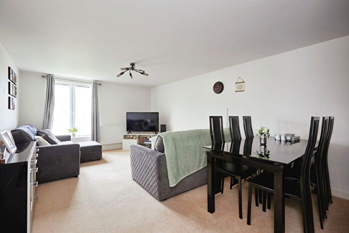 2 Bedroom Flat For Sale In Great Mead, Yeovil, BA21