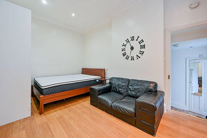 Studio To Rent In Creffield Road, Ealing, London, W5