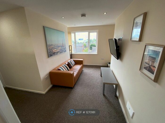 3 Bedroom Flat To Rent In Minster Court, Liverpool L7