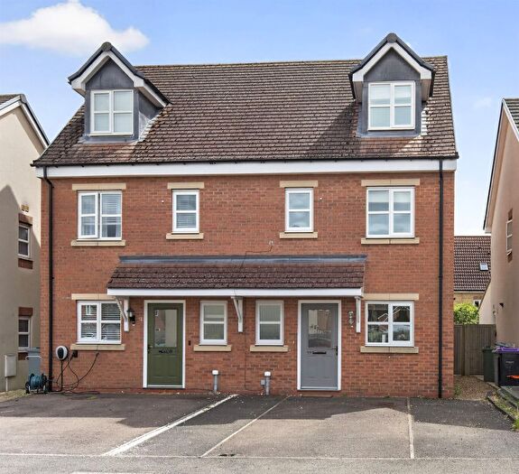 3 Bedroom Semi Detached House For Sale In Banks Crescent, Stamford, PE9