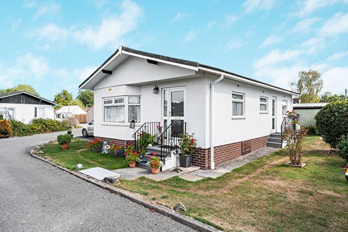 2 Bedroom Park Home For Sale In Summerlands Court, Liverton, TQ12
