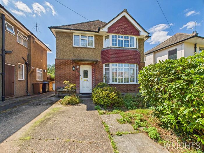 3 Bedroom Detached House For Sale In Ellenbrook Lane, Hatfield, AL10