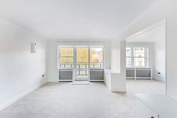 3 Bedroom Flat To Rent In Ennismore Gardens, London, SW7