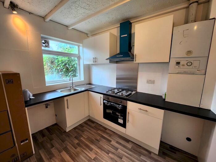 3 Bedroom Semi-Detached House To Rent In Friern Barnet Lane, London, N20