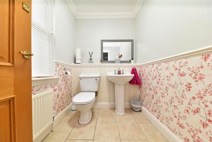 5 Bedroom Detached House For Sale In Dunwich Farm, Stevenage, SG1