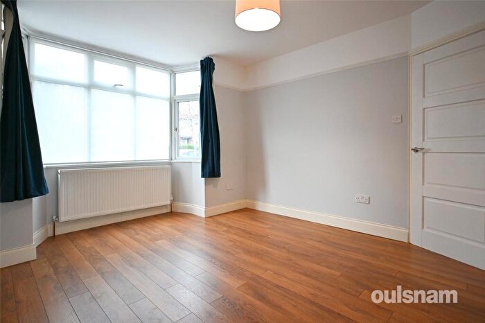 3 Bedroom Semi-Detached House For Sale In Wentworth Park Avenue, Harborne, West Midlands, B17