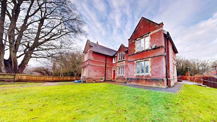 2 Bedroom Flat For Sale In Peel Court, London Road, Hook, Berkshire, RG27