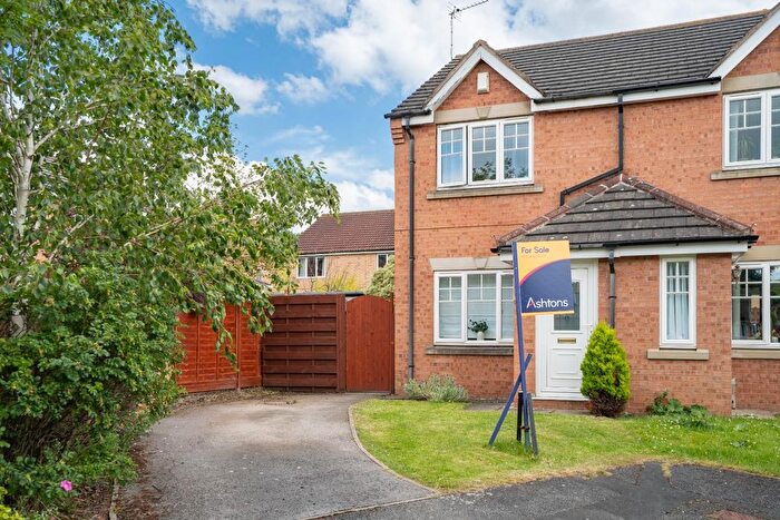 2 Bedroom Semi-detached House For Sale In Minchin Close, York, YO30