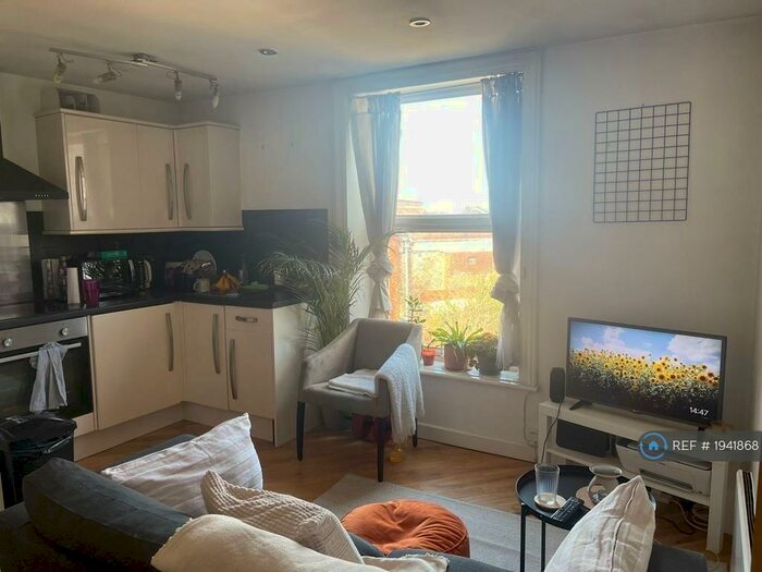 1 Bedroom Flat To Rent In Town Street, Leeds, LS28